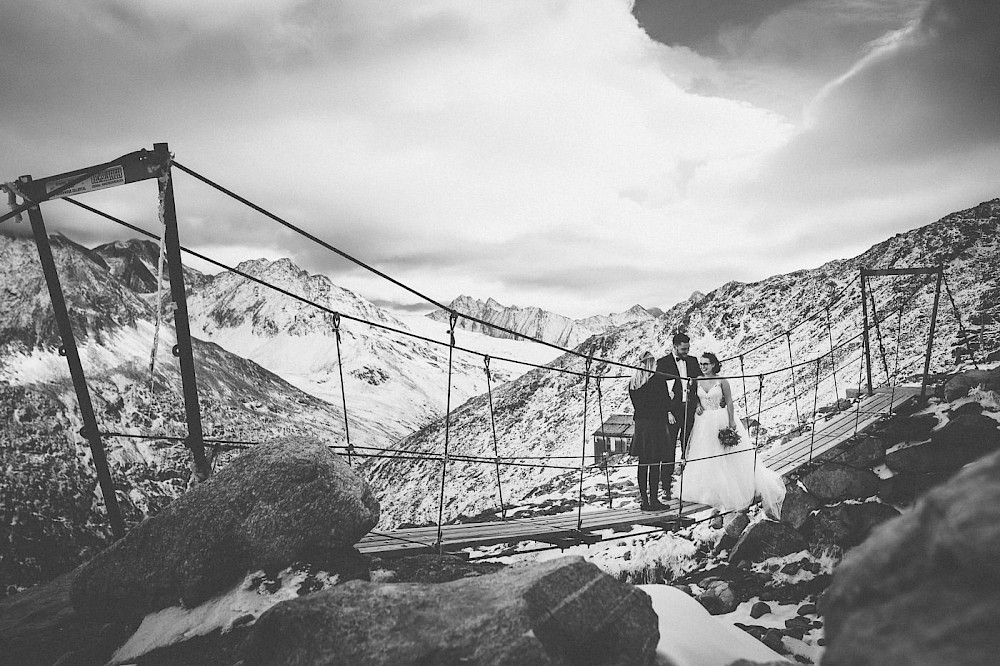 reportage Elopement im Zillertal - eine Hochzeit auf der Hängebrücke 35