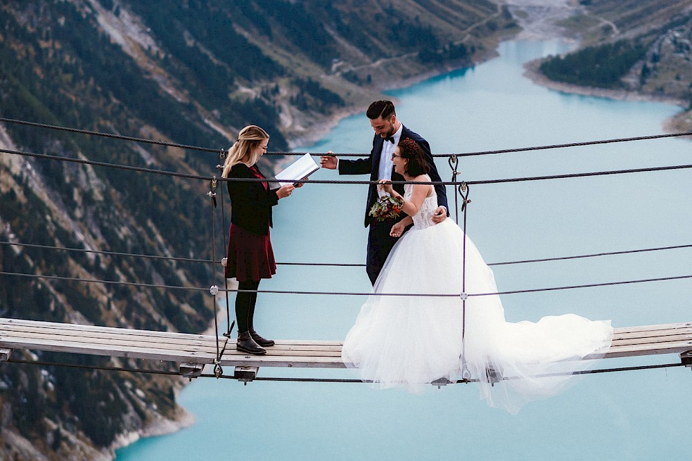 reportage Elopement im Zillertal - eine Hochzeit auf der Hängebrücke 31