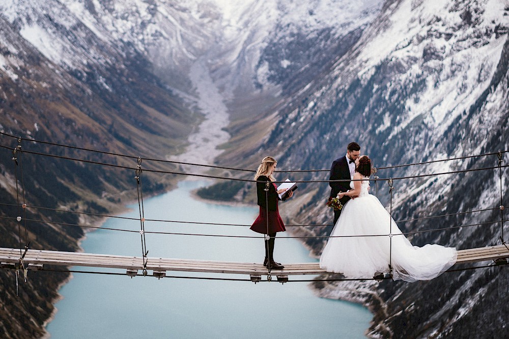 reportage Elopement im Zillertal - eine Hochzeit auf der Hängebrücke 50