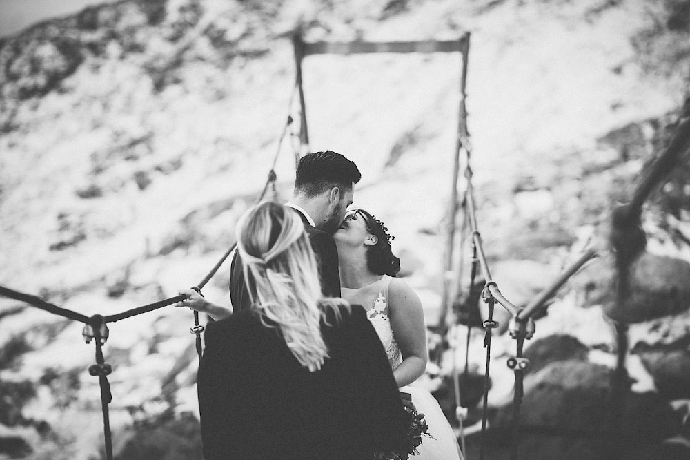 reportage Elopement im Zillertal - eine Hochzeit auf der Hängebrücke 49