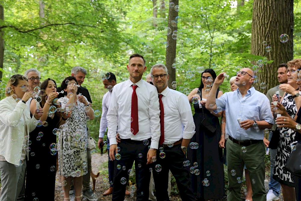 reportage Seifenblasenshooting an Hochzeitstag von Markus und Roland 16