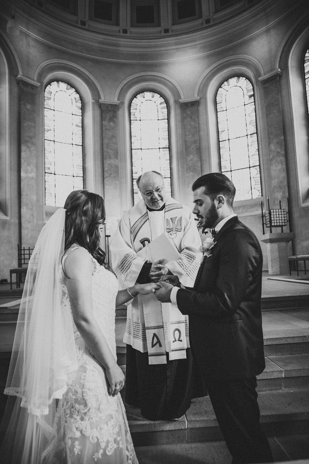 reportage Wundershöne kirchliche Hochzeit und anschließlich Shooting und Feier am Golf Platz mit Feuerwerk 28