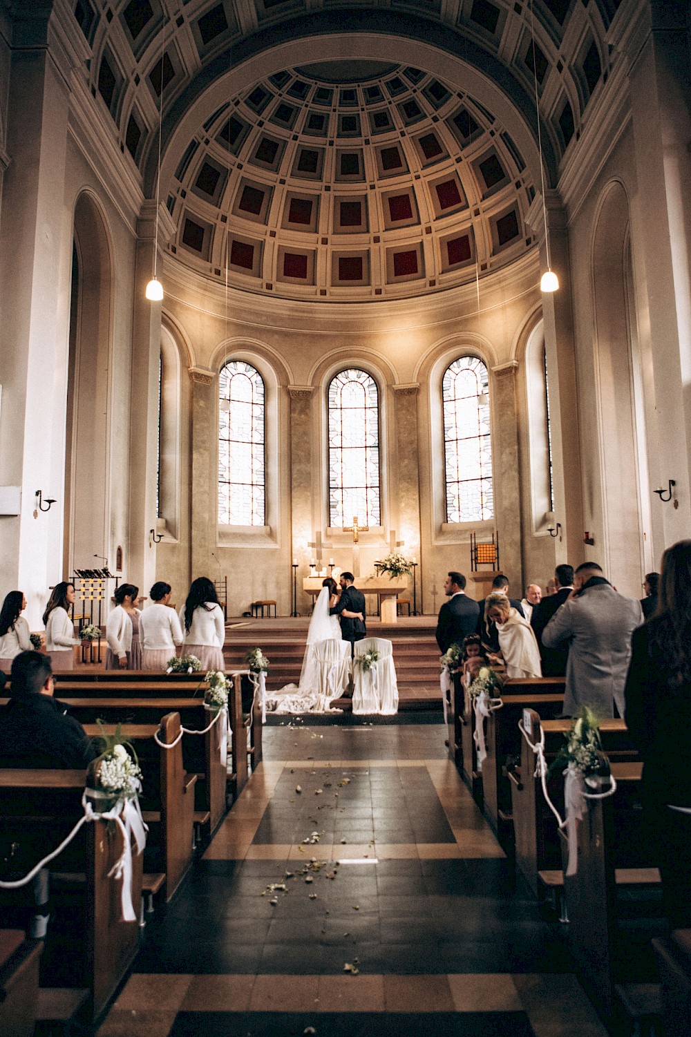 reportage Wundershöne kirchliche Hochzeit und anschließlich Shooting und Feier am Golf Platz mit Feuerwerk 29