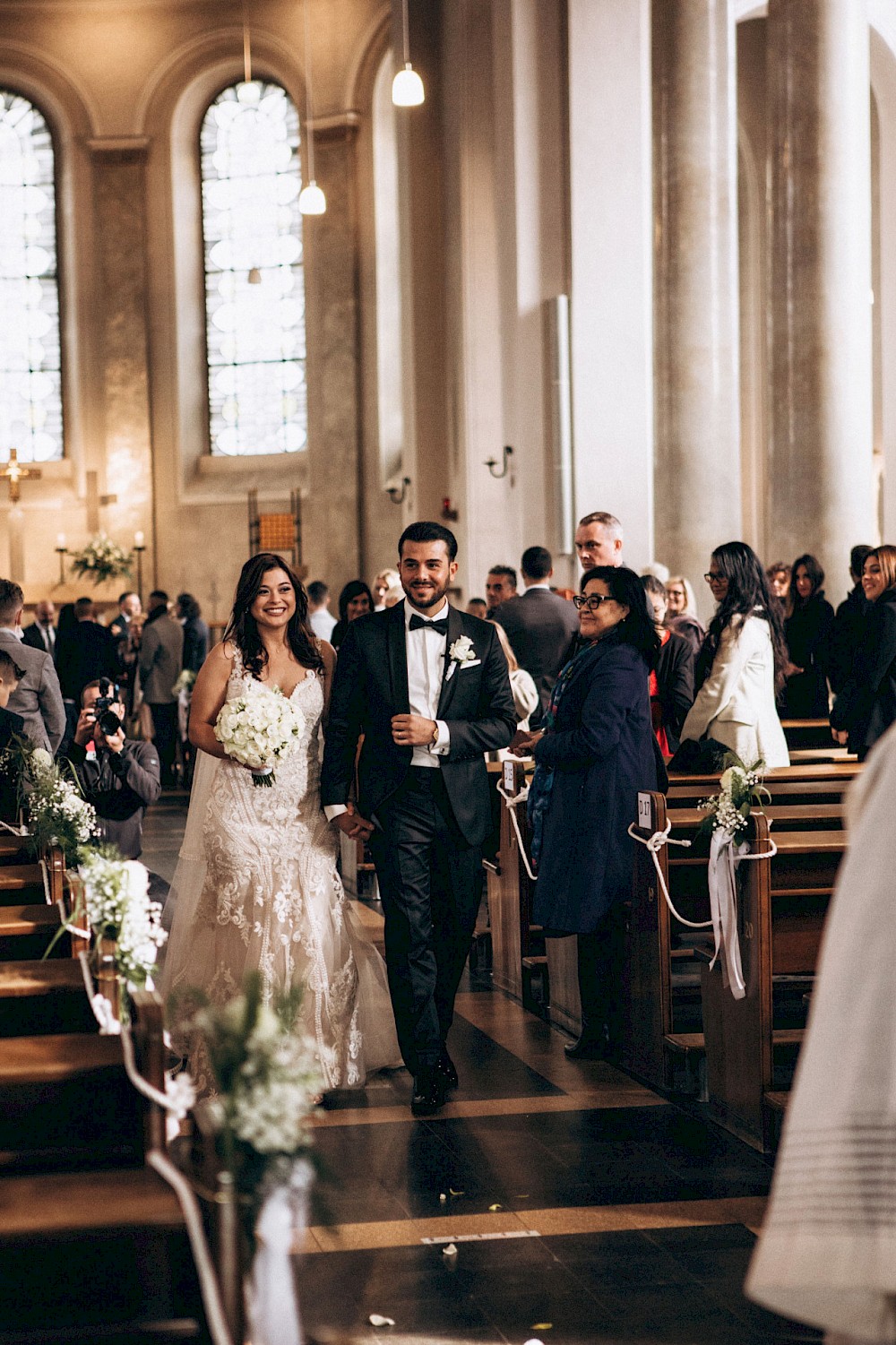 reportage Wundershöne kirchliche Hochzeit und anschließlich Shooting und Feier am Golf Platz mit Feuerwerk 32