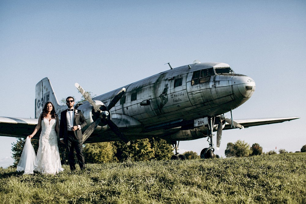 reportage Wundershöne kirchliche Hochzeit und anschließlich Shooting und Feier am Golf Platz mit Feuerwerk 43