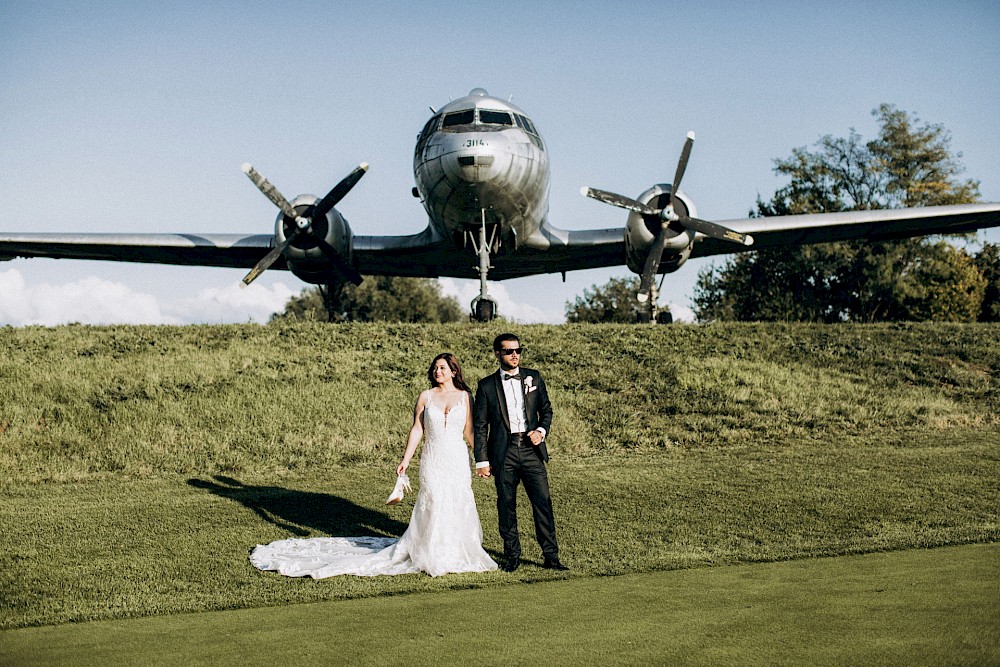 reportage Wundershöne kirchliche Hochzeit und anschließlich Shooting und Feier am Golf Platz mit Feuerwerk 47