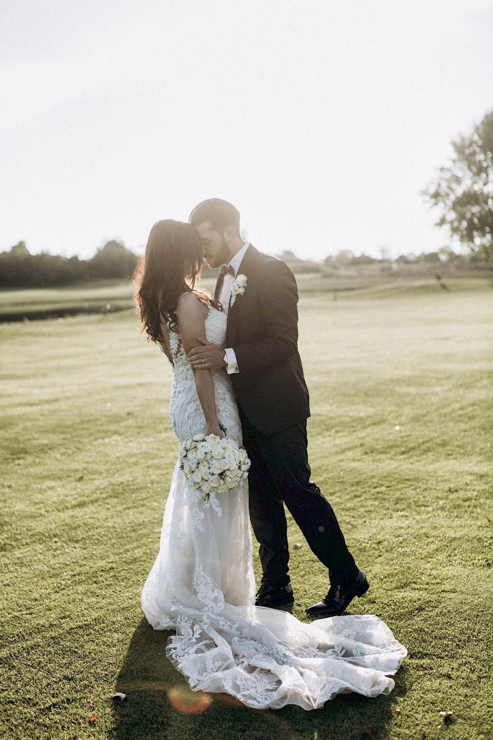 reportage Wundershöne kirchliche Hochzeit und anschließlich Shooting und Feier am Golf Platz mit Feuerwerk 48