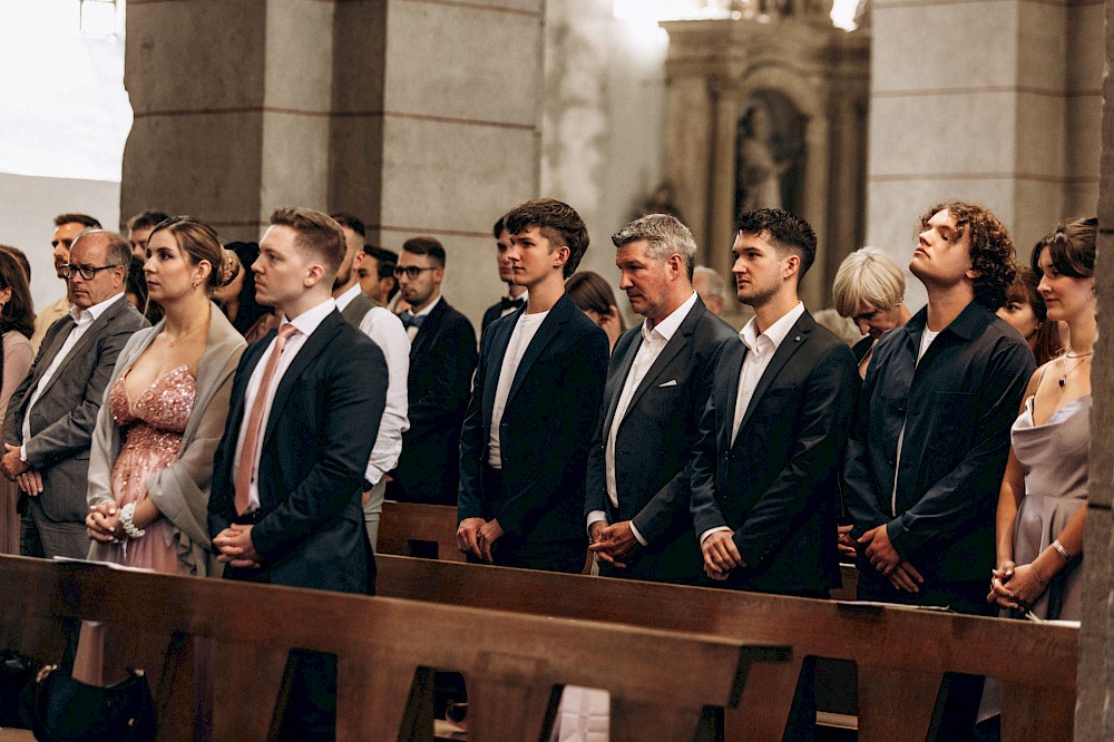 reportage Wunderschöne kirchliche Trauung in Trier 32