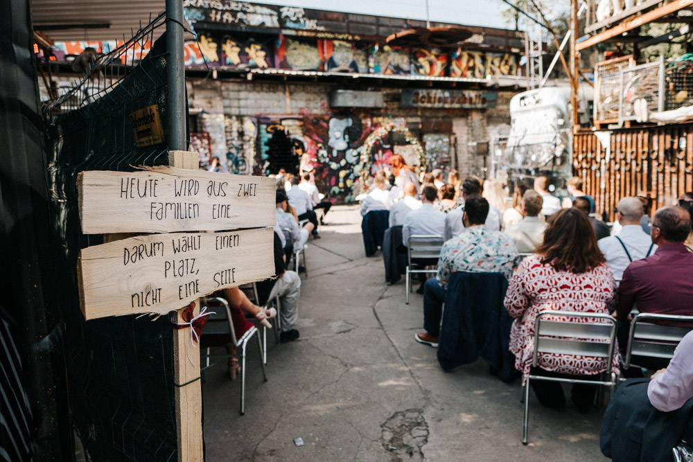 reportage Festival Hochzeit auf dem "Künstlerschrottplatz" Odonien 24