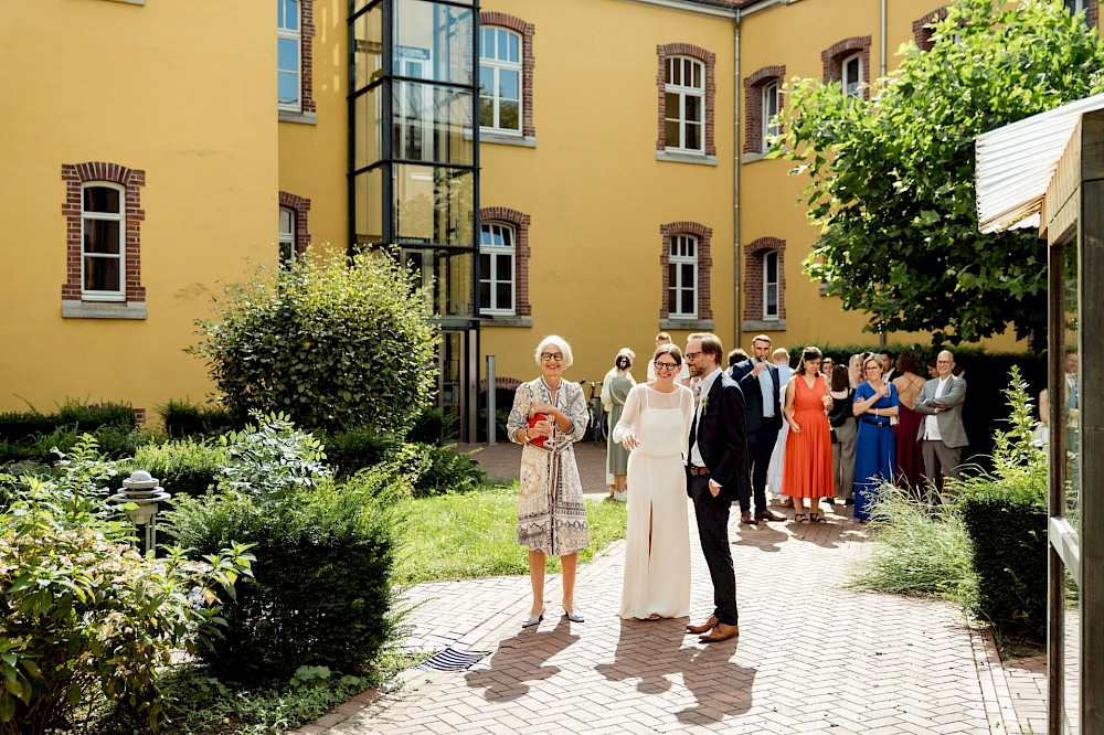 reportage Landhochzeit im Garten in Rees 39