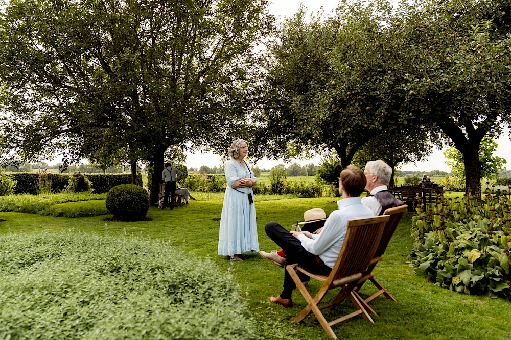 reportage Landhochzeit im Garten in Rees 51